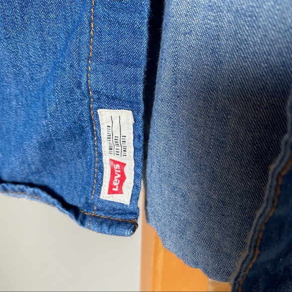 Levi’s Denim Button-Up Shirt - Picture 4 of 6